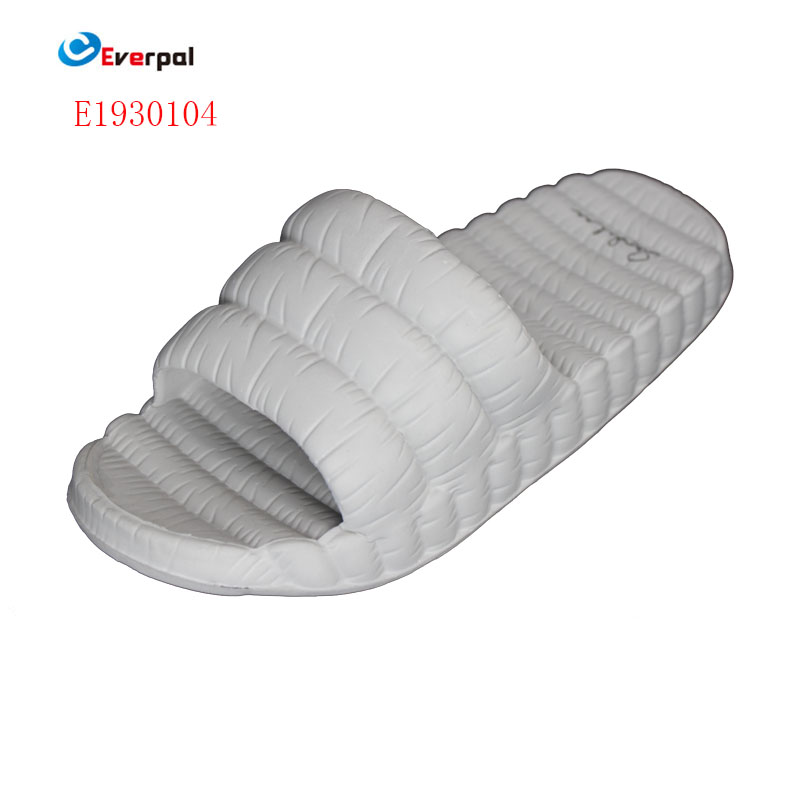 Ako zvoliť materiál vnútorných papuče?
